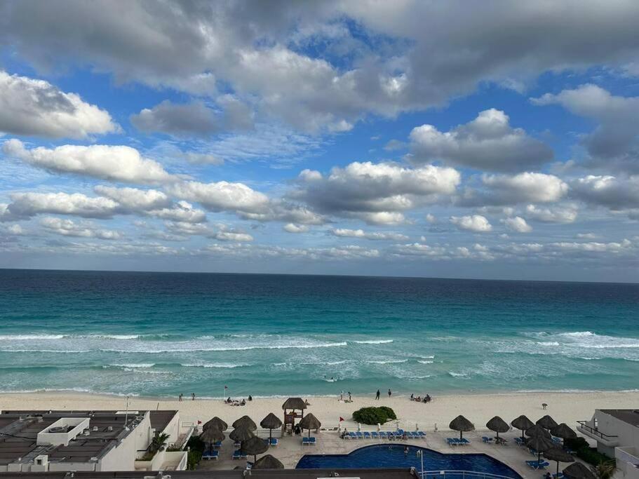 Amazing Beachfront Apartment แคนคูน ภายนอก รูปภาพ
