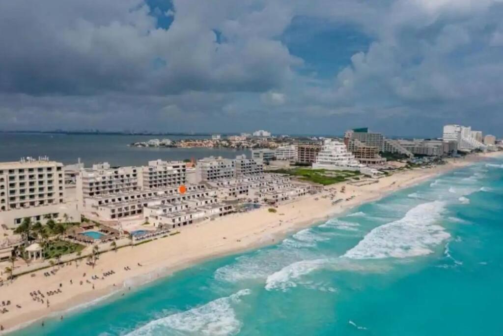Amazing Beachfront Apartment แคนคูน ภายนอก รูปภาพ