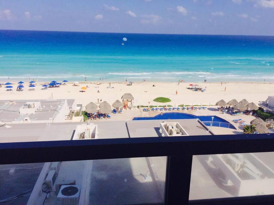 Amazing Beachfront Apartment แคนคูน ภายนอก รูปภาพ