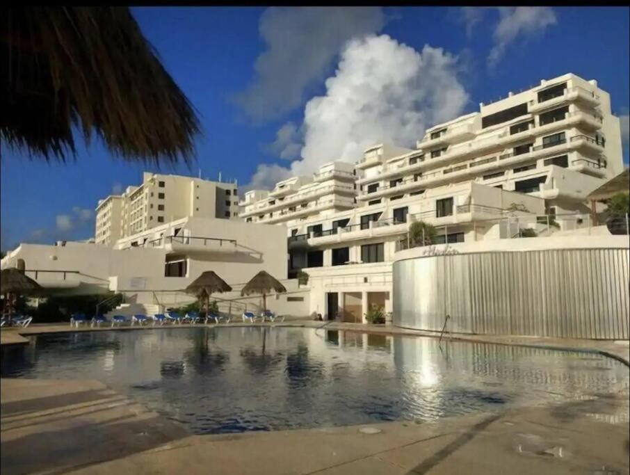 Amazing Beachfront Apartment แคนคูน ภายนอก รูปภาพ