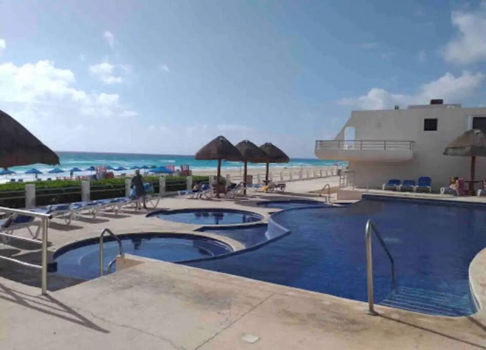 Amazing Beachfront Apartment แคนคูน ภายนอก รูปภาพ