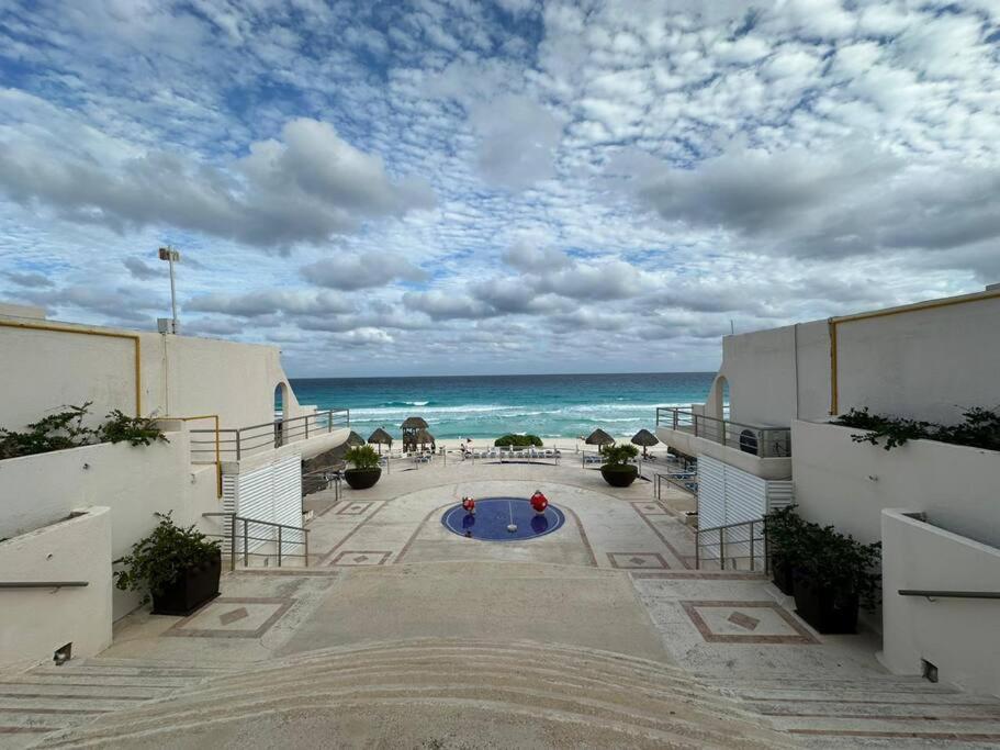 Amazing Beachfront Apartment แคนคูน ภายนอก รูปภาพ