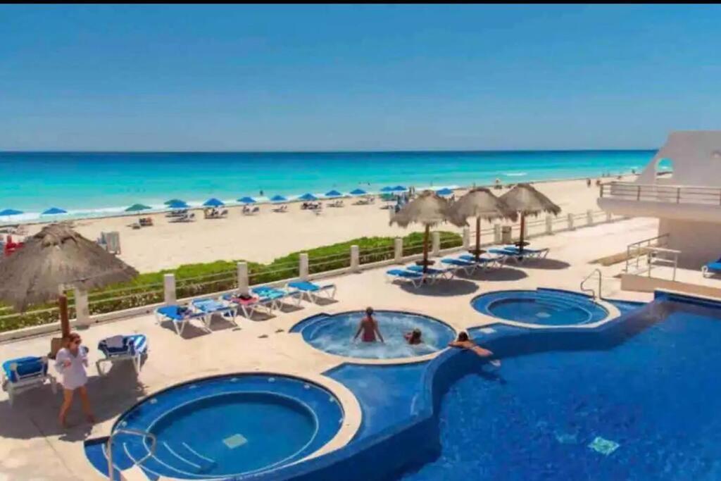 Amazing Beachfront Apartment แคนคูน ภายนอก รูปภาพ